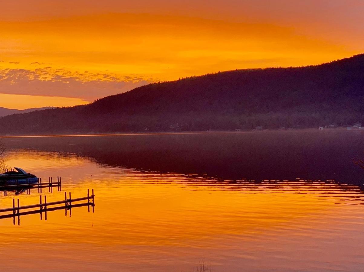 The Sundowner On Lake George Exterior photo