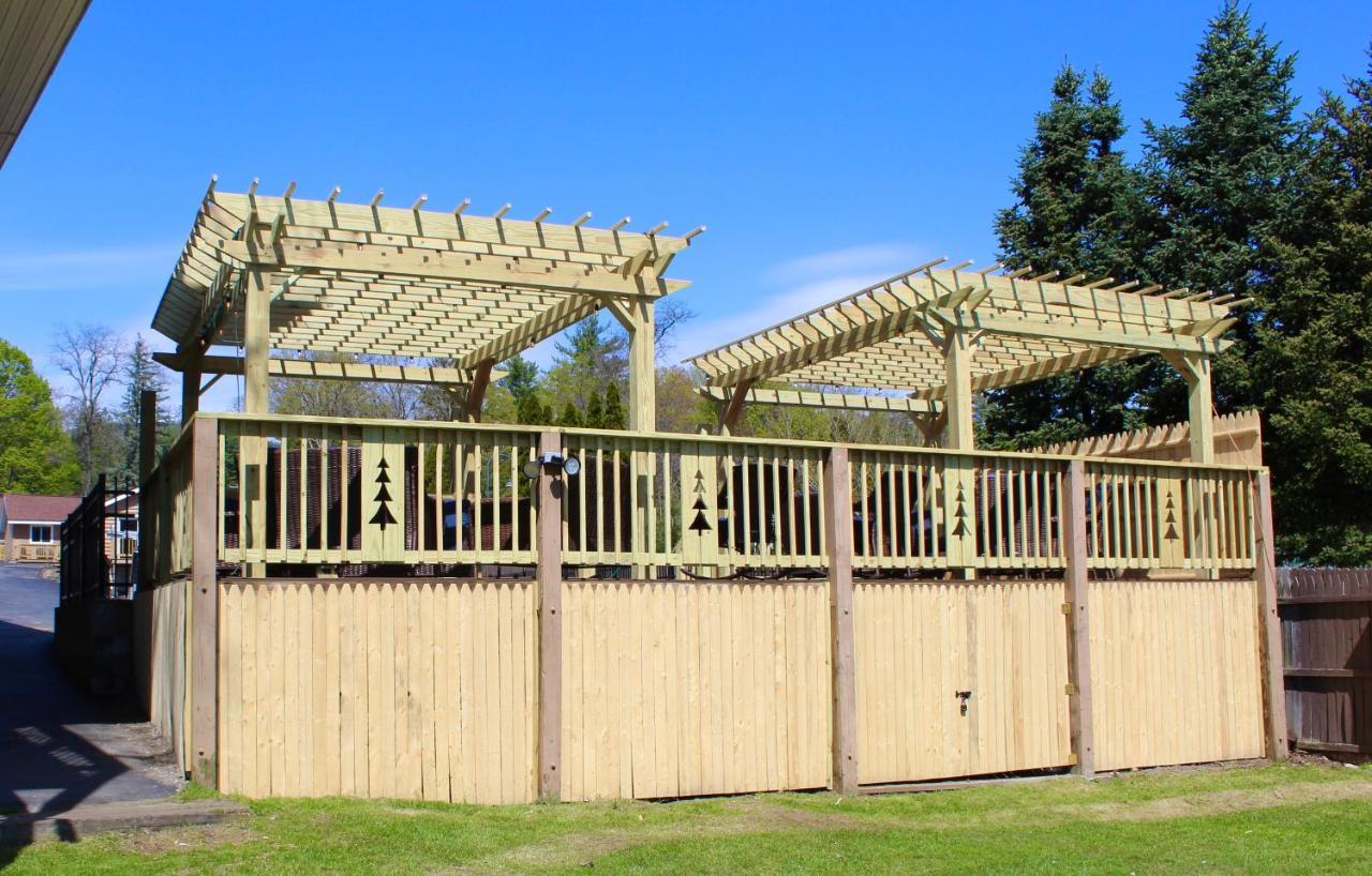 The Sundowner On Lake George Motel Exterior photo