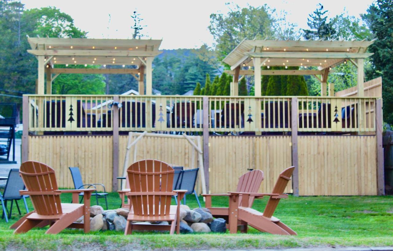 The Sundowner On Lake George Motel Exterior photo