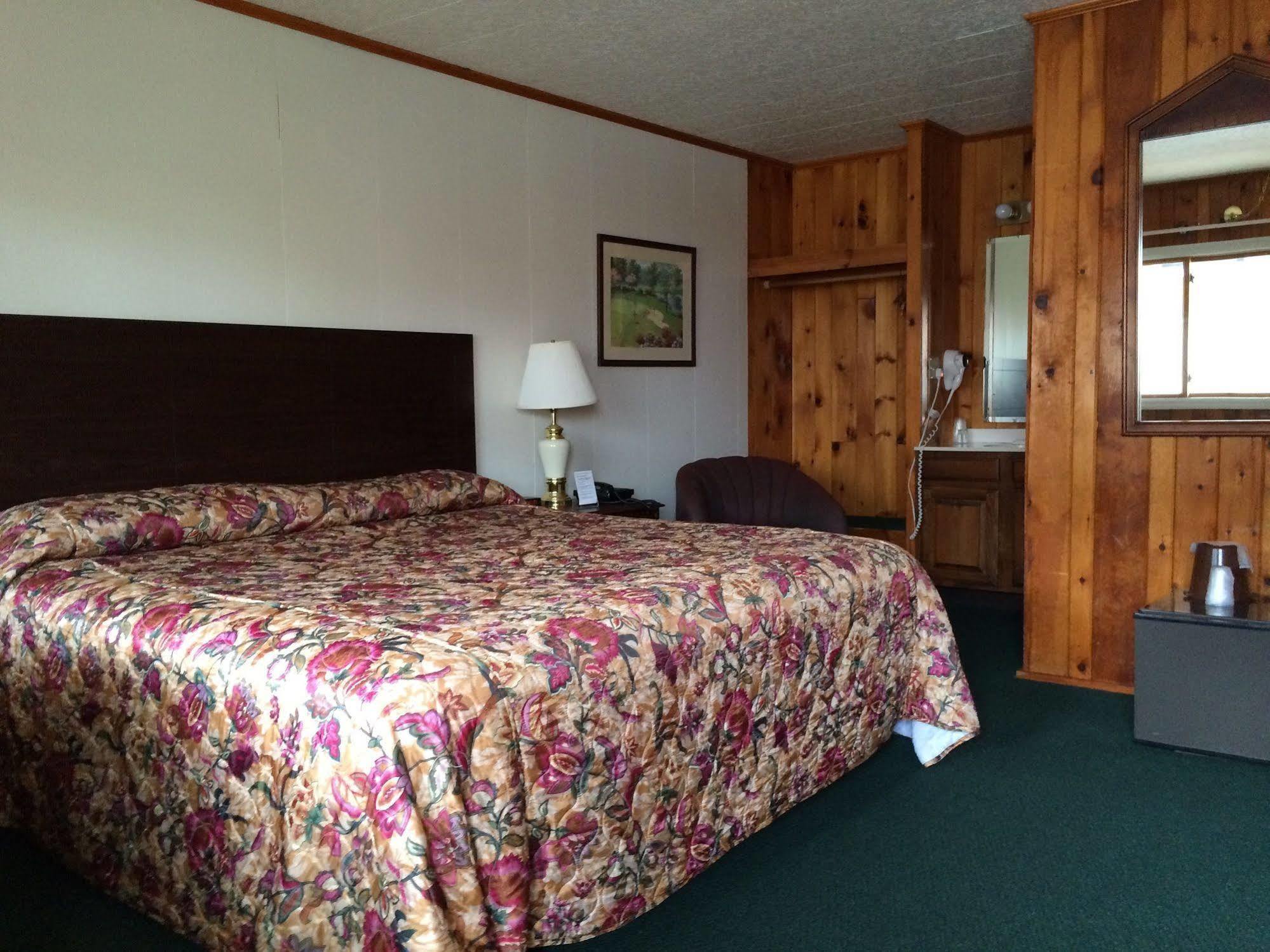 The Sundowner On Lake George Exterior photo