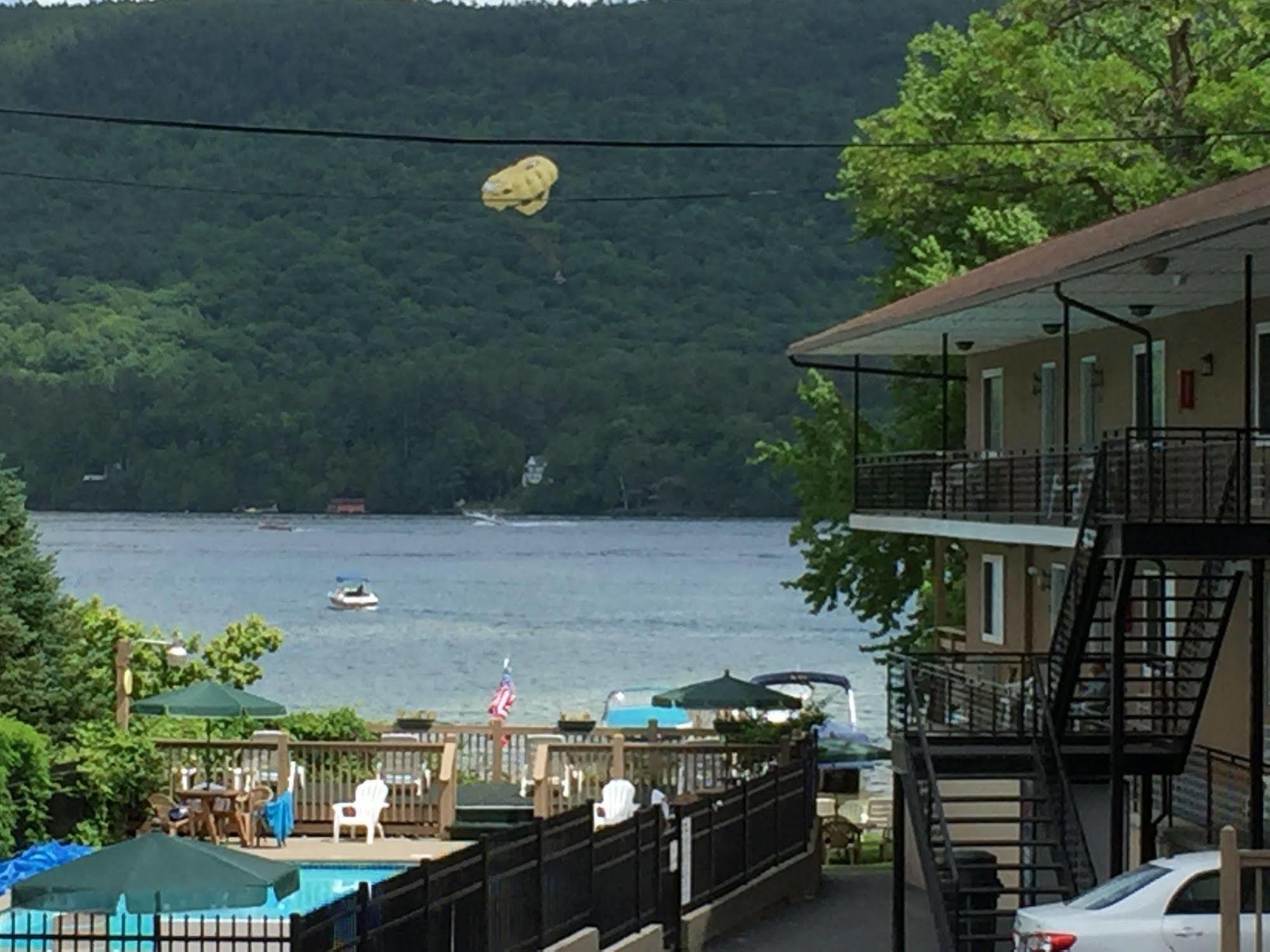 The Sundowner On Lake George Motel Exterior photo