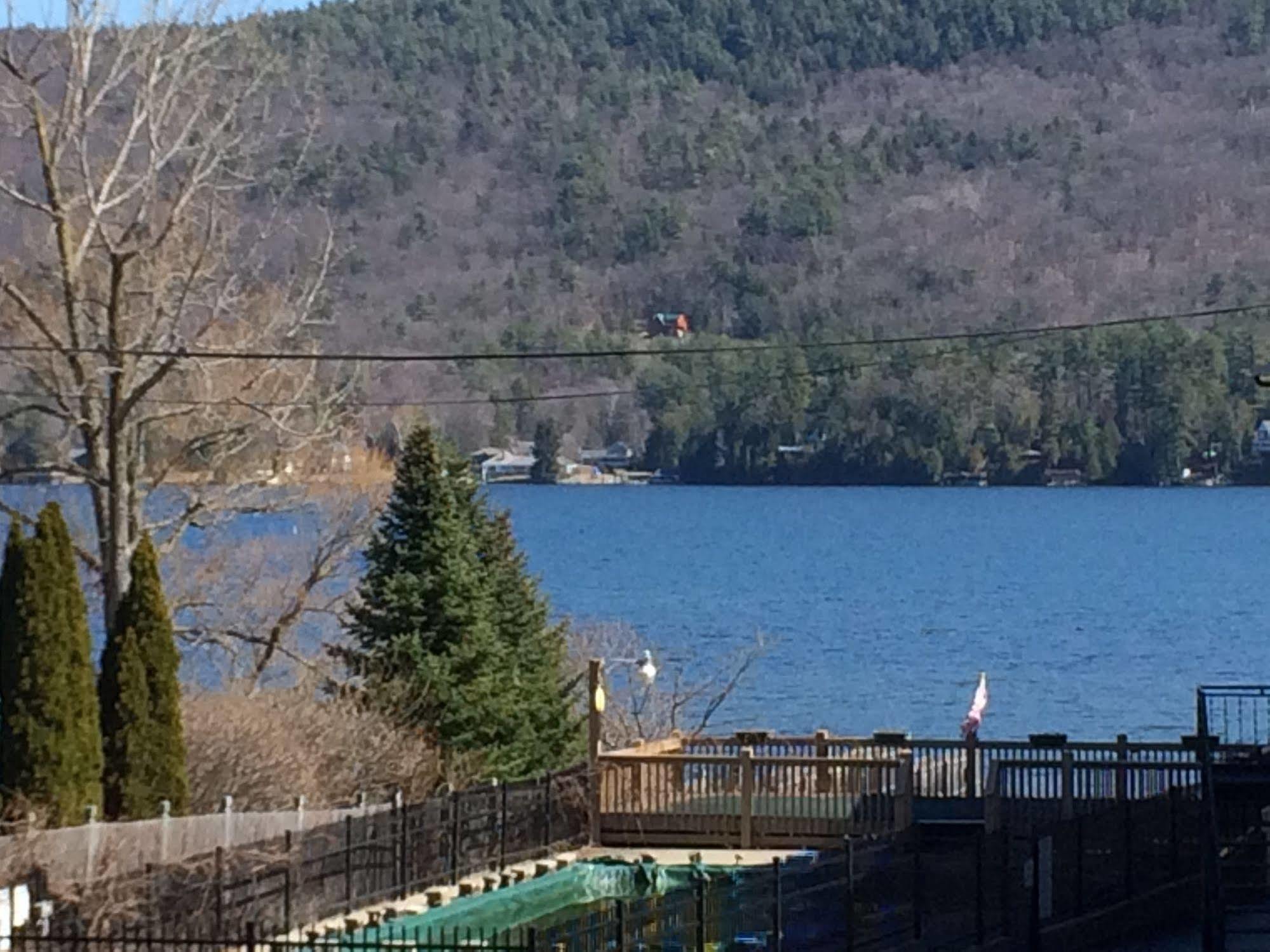 The Sundowner On Lake George Motel Exterior photo