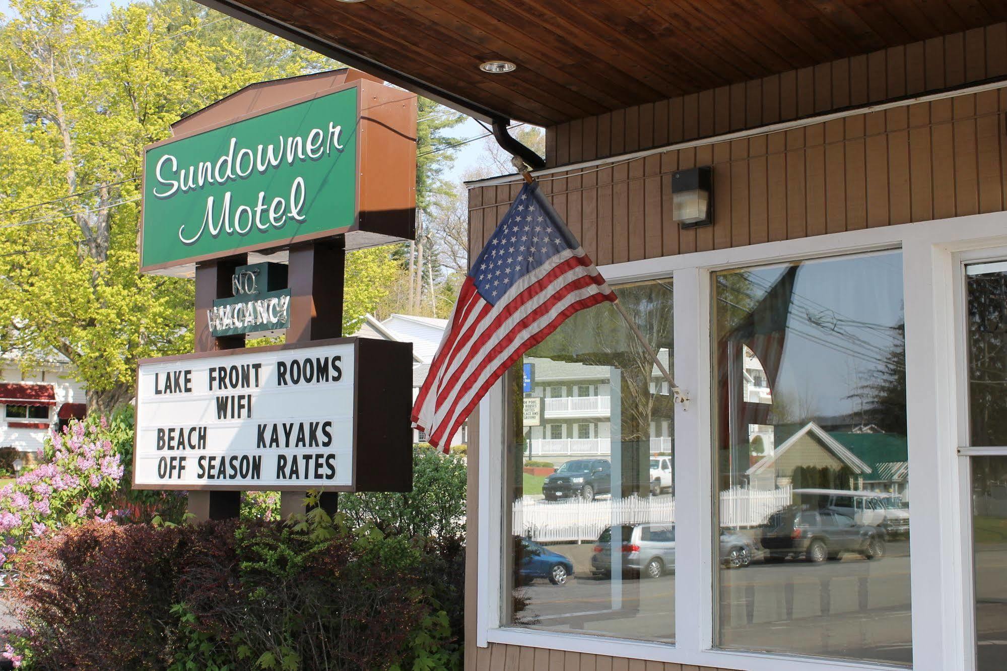 The Sundowner On Lake George Motel Exterior photo