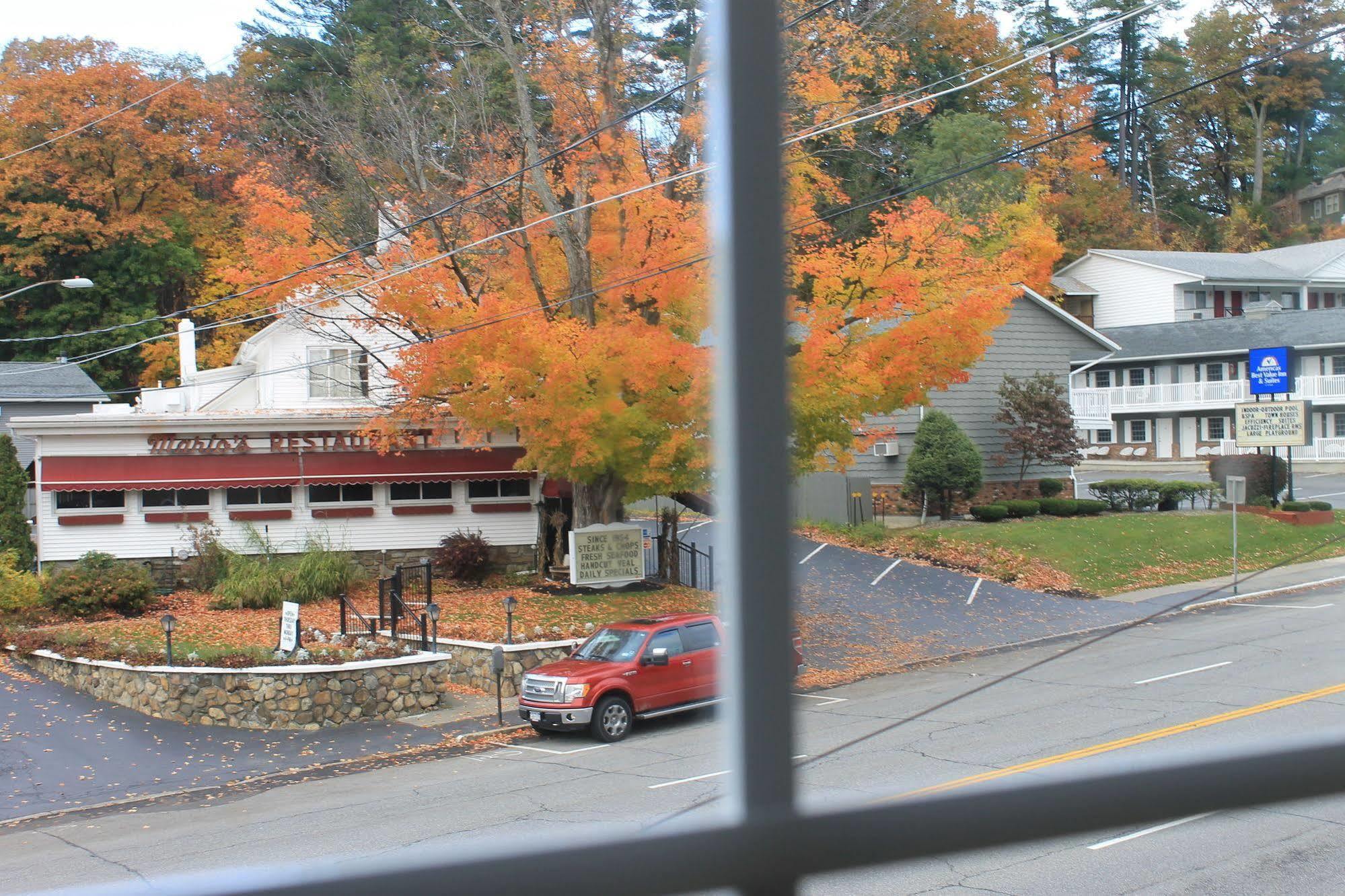 The Sundowner On Lake George Exterior photo
