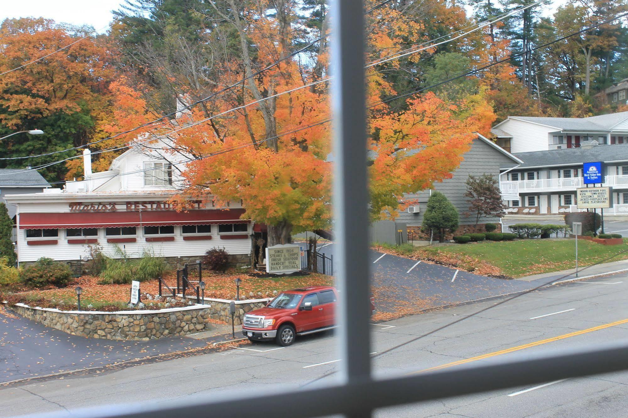 The Sundowner On Lake George Motel Exterior photo