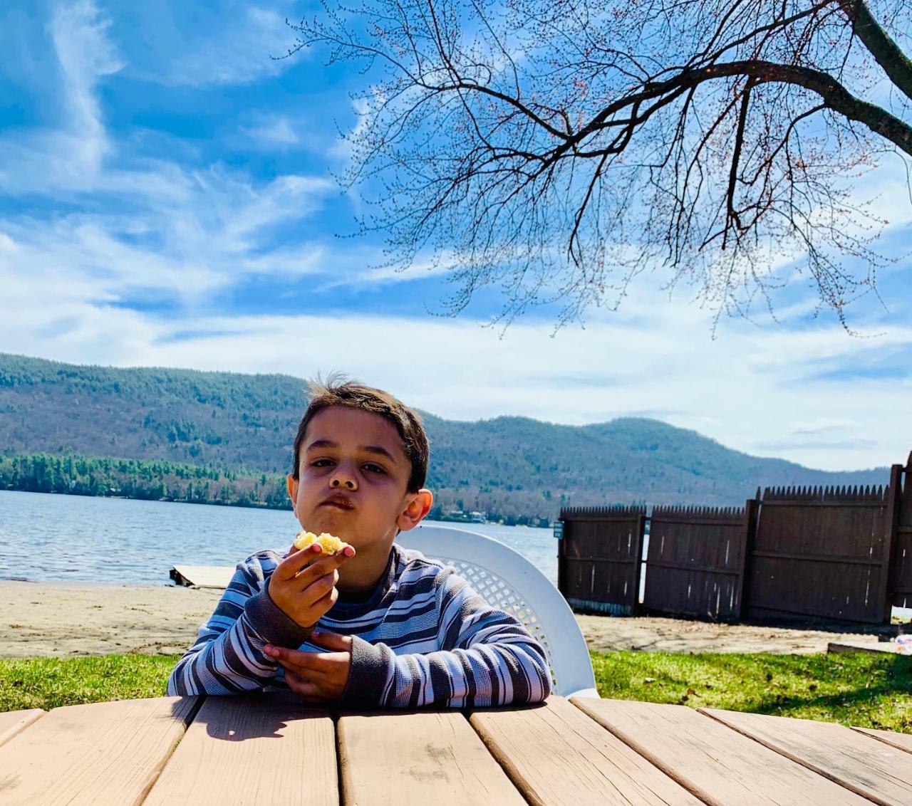 The Sundowner On Lake George Motel Exterior photo